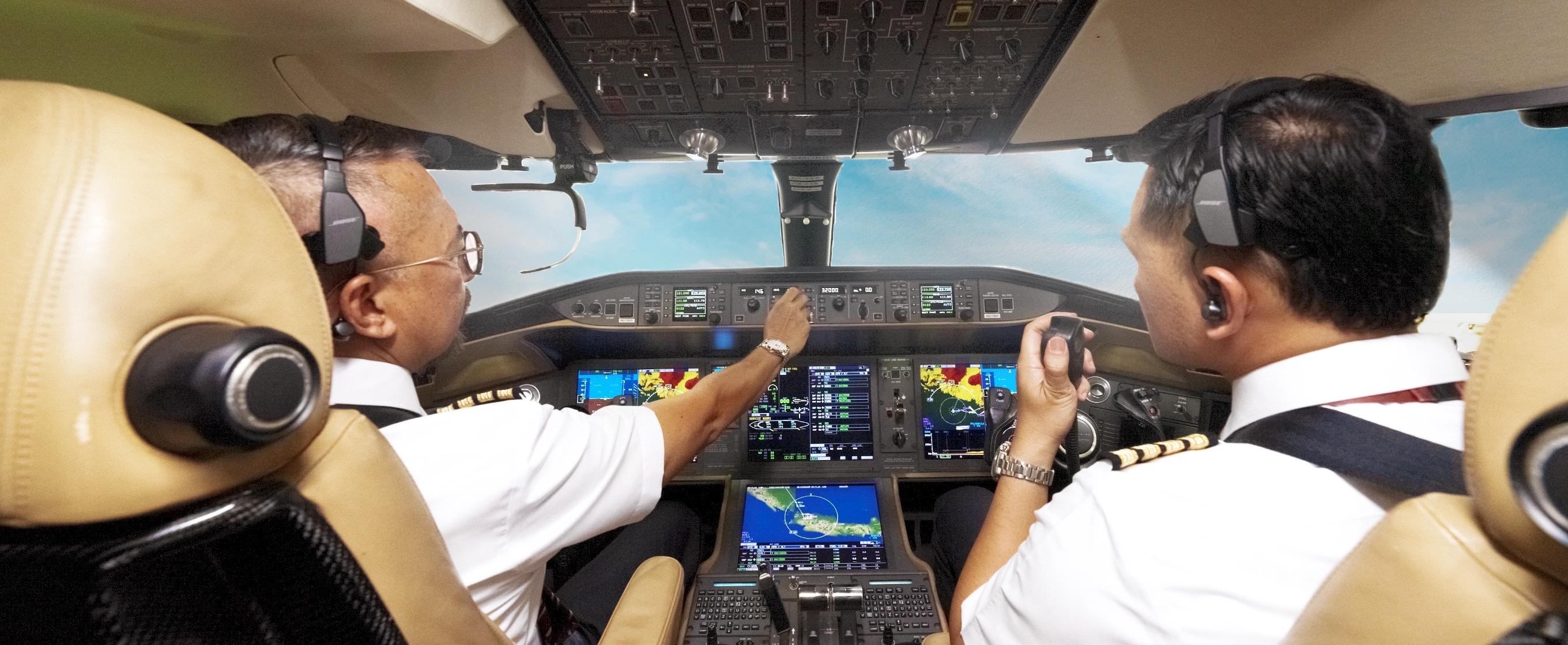 Above It All: Inside the Global 5000 Cockpit thumbnail